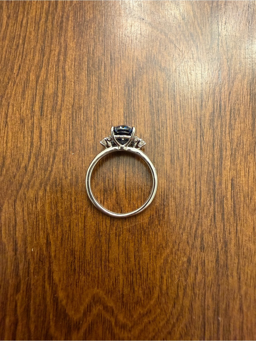 Elegant 2 caratBlue Moissanite Ring with 3 Moissanite Stones on each side size 7 - Picture 5 of 9